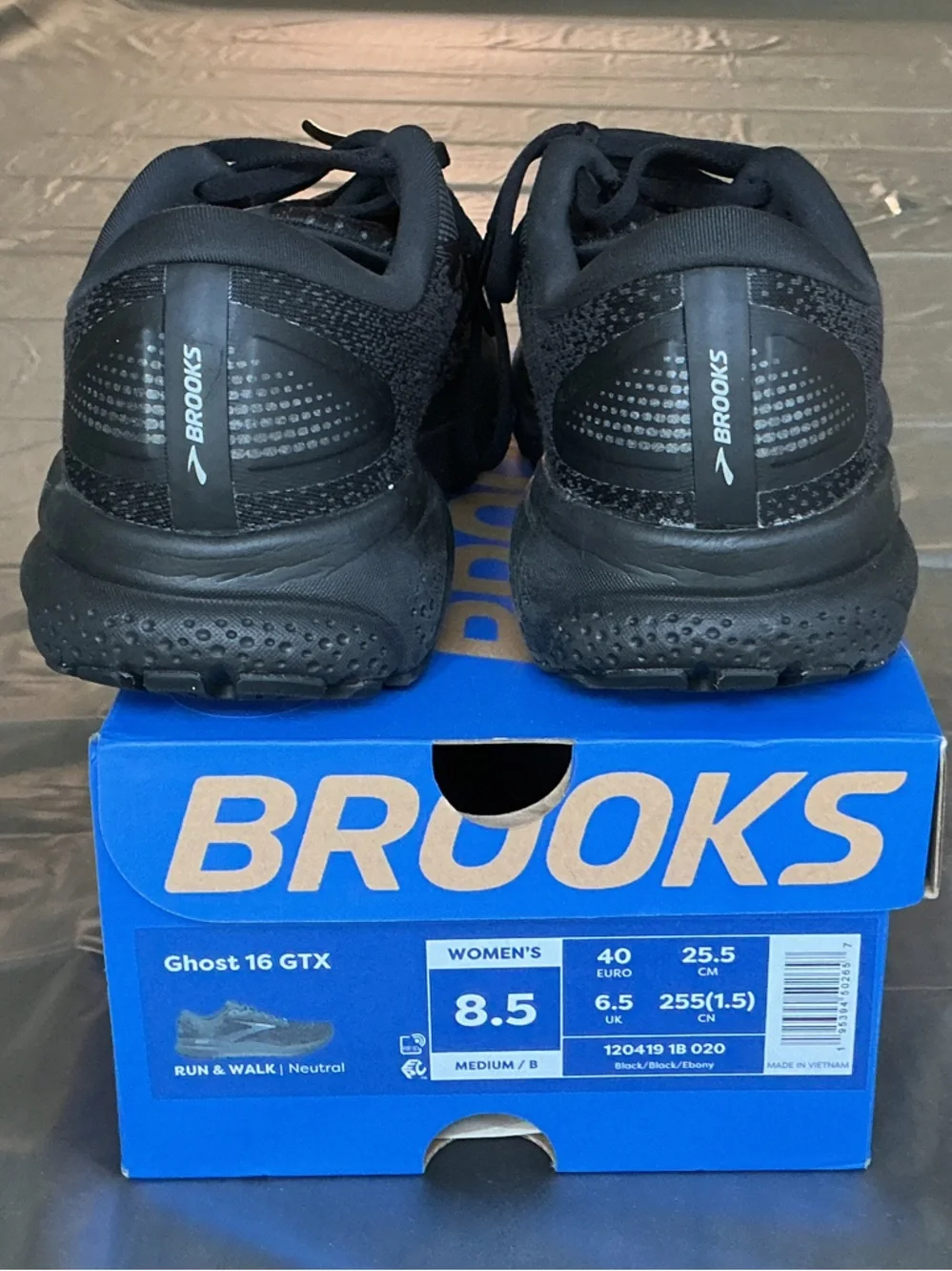 Brooks woman’s  Ghost 16 GTX Sneakers - Black